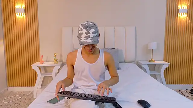  ArchieBlu  online show from 04/08/26, 03:30