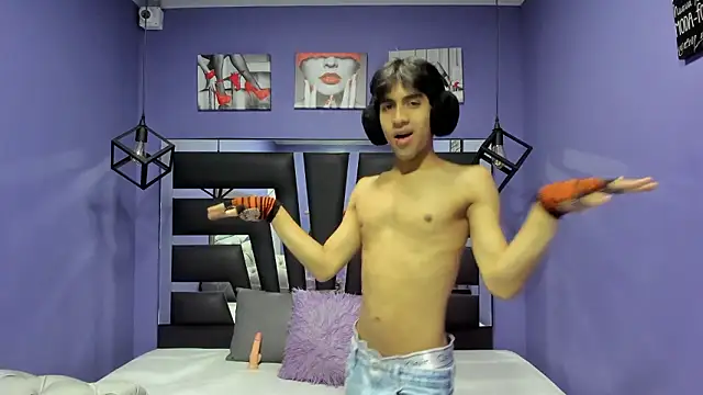  ArchieBlu  online show from 03/31/26, 03:19