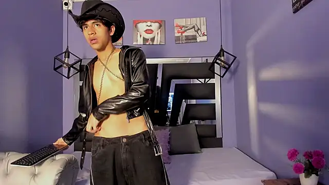  ArchieBlu  online show from 03/25/26, 05:07