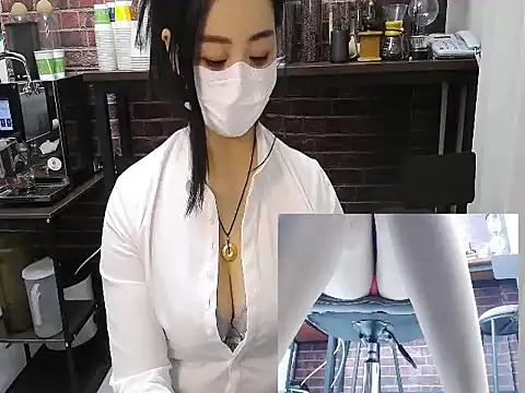 Snapshot of Latte-01 chatting on 04/12/26, 03:10 Latte-01 online show from 04/12/26, 03:10