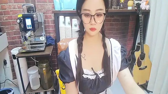 Latte-01 online show from 06/02/26, 06:24