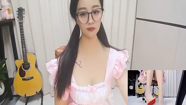 Latte-01 online show from 06/01/26, 06:24