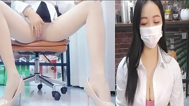 Snapshot of Latte-01 chatting on 05/19/26, 01:56 Latte-01 online show from 05/19/26, 01:56