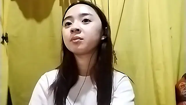 LenoraLacassagne online show from 04/13/26, 04:11