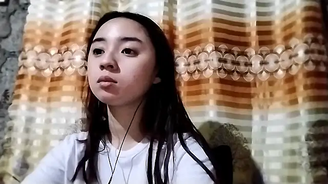 LenoraLacassagne online show from 04/15/26, 03:27