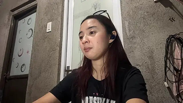 LenoraLacassagne online show from 04/06/26, 03:24