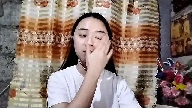 LenoraLacassagne online show from 04/15/26, 08:20