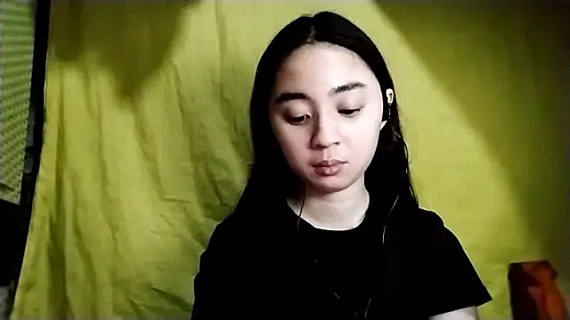 LenoraLacassagne online show from 04/19/26, 03:24