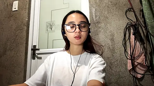 LenoraLacassagne online show from 04/07/26, 03:03