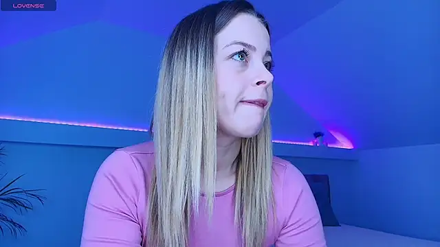 Snapshot of BluEyesKate chatting on 03/25/26, 05:07 BluEyesKate online show from 03/25/26, 05:07