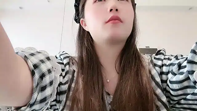 Snapshot of shuangshuang3 chatting on 07/04/26, 04:52 shuangshuang3 online show from 07/04/26, 04:52