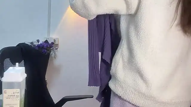 leilei998 online show from 04/11/26, 11:47