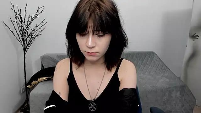 Frau Emma online show from 04/11/26, 05:15