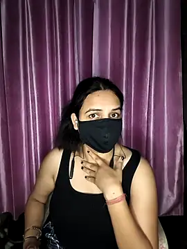 REENA-STRIP online show from 05/13/26, 06:37
