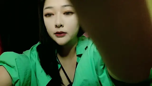 Snapshot of A-Rowan chatting on 04/13/26, 08:29 A-Rowan online show from 04/13/26, 08:29