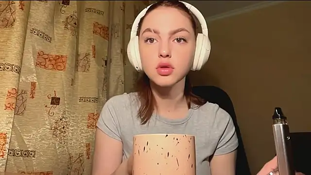 Snapshot of alisaonlyforu chatting on 04/05/26, 03:13 alisaonlyforu online show from 04/05/26, 03:13