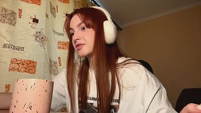 Snapshot of alisaonlyforu chatting on 04/16/26, 04:35 alisaonlyforu online show from 04/16/26, 04:35