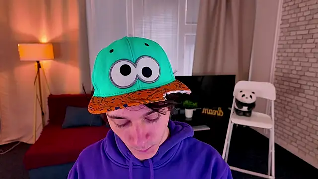 KevinStrike online show from 04/15/26, 06:52