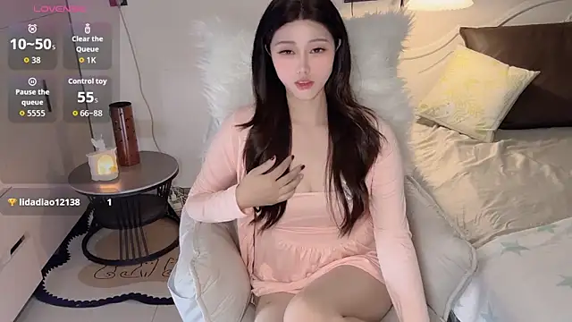 Snapshot of Siren_M chatting on 05/30/26, 02:18 Siren M online show from 05/30/26, 02:18