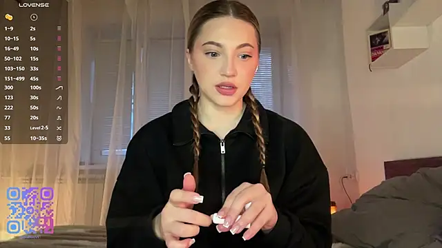 1Kellynaive online show from 04/05/26, 04:02