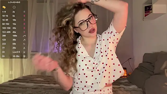 1Kellynaive online show from 04/12/26, 06:33