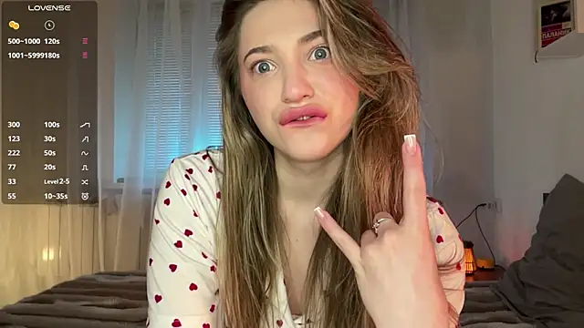 1Kellynaive online show from 04/13/26, 04:00