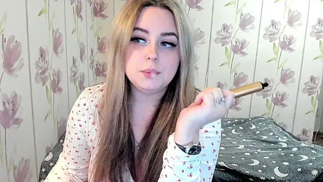 Snapshot of Agathameoww chatting on 05/12/26, 10:27 Agathameoww online show from 05/12/26, 10:27