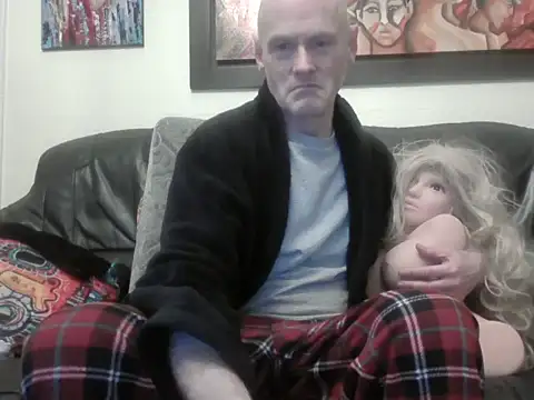 Snapshot of Useless_Wanker chatting on 05/25/26, 02:33 Useless Wanker online show from 05/25/26, 02:33