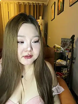 Snapshot of MIJ44445555 chatting on 07/04/26, 06:23 MIJ44445555 online show from 07/04/26, 06:23