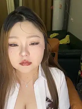 Snapshot of MIJ44445555 chatting on 03/28/26, 02:18 MIJ44445555 online show from 03/28/26, 02:18