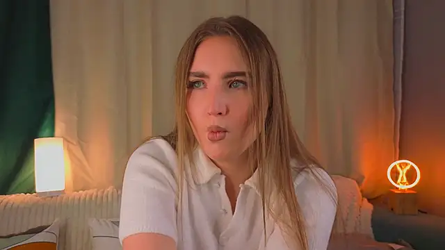 Snapshot of KarriDunman chatting on 04/14/26, 12:32 KarriDunman online show from 04/14/26, 12:32