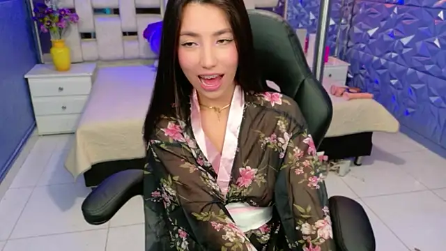 MiaLovelyn online show from 03/22/26, 02:18