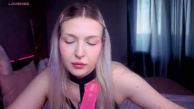 BlondieSummer online show from 04/15/26, 02:32