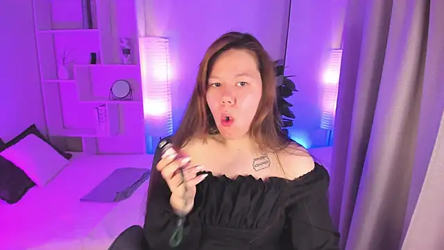 Vanessa ama online show from 04/05/26, 02:02