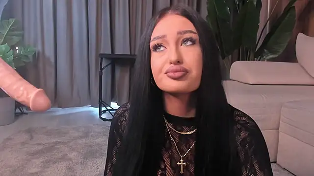 Snapshot of EmeraldKat chatting on 04/07/26, 02:19 EmeraldKat online show from 04/07/26, 02:19