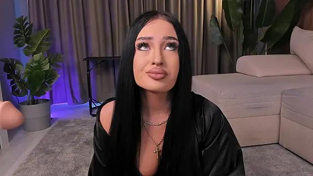 Snapshot of EmeraldKat chatting on 04/13/26, 02:43 EmeraldKat online show from 04/13/26, 02:43