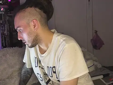 Snapshot of DreadObsessionxX chatting on 06/04/26, 07:57 DreadObsessionxX online show from 06/04/26, 07:57