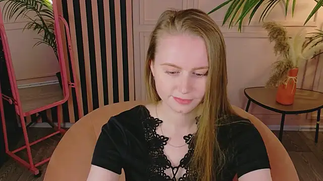 Lover Daisy  online show from 05/05/26, 12:41