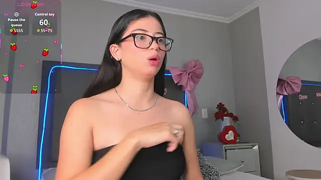 Snapshot of mia_gomez7 chatting on 03/31/26, 01:02 mia gomez7 online show from 03/31/26, 01:02