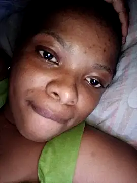 Snapshot of Smalltitiesxxx chatting on 04/05/26, 04:19 Smalltitiesxxx online show from 04/05/26, 04:19