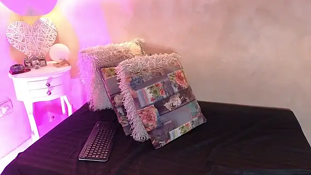 BellaRouxxx online show from 04/07/26, 12:18