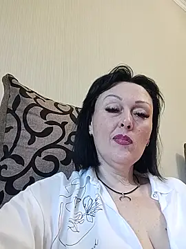 HelgaDennis online show from 06/16/26, 05:40