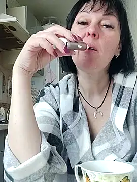 HelgaDennis online show from 04/07/26, 06:37