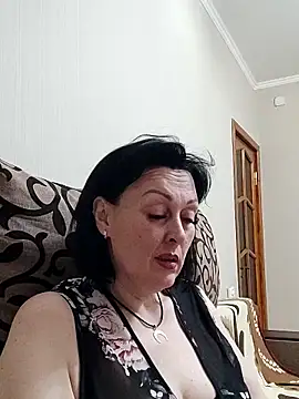 HelgaDennis online show from 05/18/26, 06:23