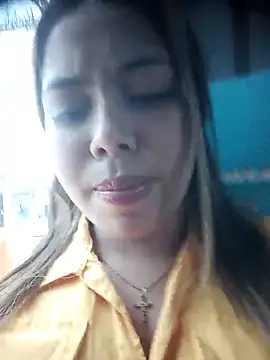 Yelii  online show from 05/15/26, 04:27