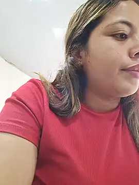 Yelii  online show from 05/25/26, 06:28