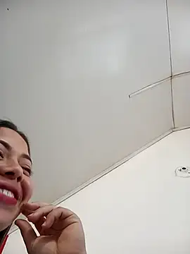 Yelii  online show from 04/21/26, 07:09