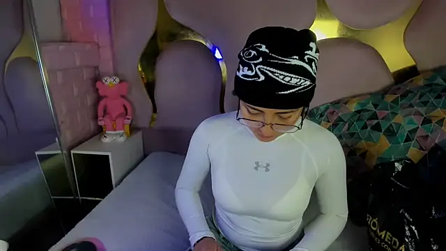 Snapshot of Sasha_Greyhh chatting on 04/07/26, 01:46 Sasha Greyhh online show from 04/07/26, 01:46