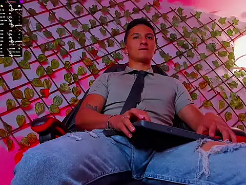 Snapshot of Dominus_Alpha chatting on 04/10/26, 03:46 Dominus Alpha online show from 04/10/26, 03:46