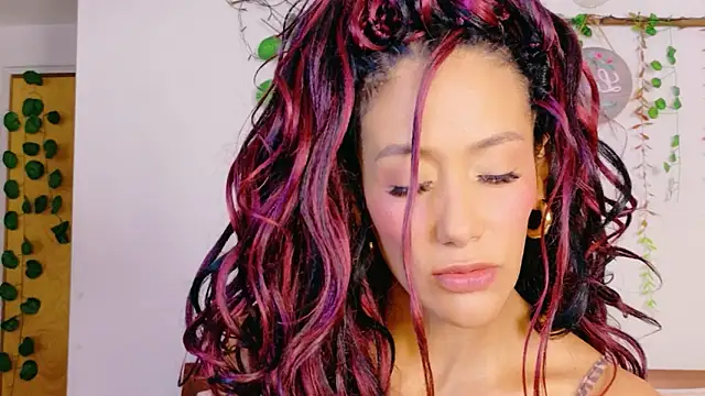 Ajua  Uva online show from 04/10/26, 11:45